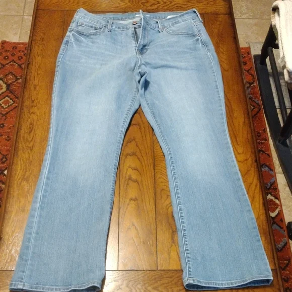 Old Navy Light Wash Curvy Boot-Cut Jeans Size 14 Short - Picture 6 of 9